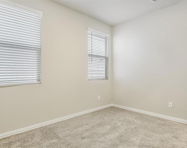 2612 Gateway Avenue - Photo Thumbnail 15