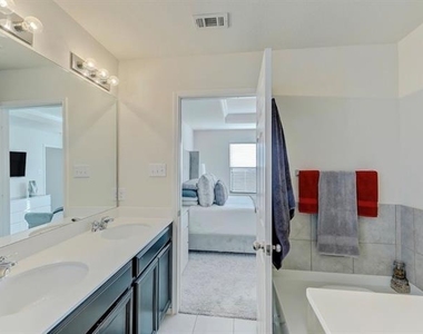2207 Heaton Street - Photo Thumbnail 15