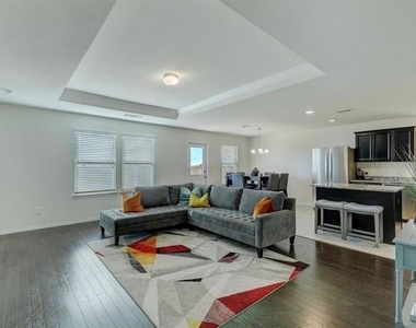2207 Heaton Street - Photo Thumbnail 3