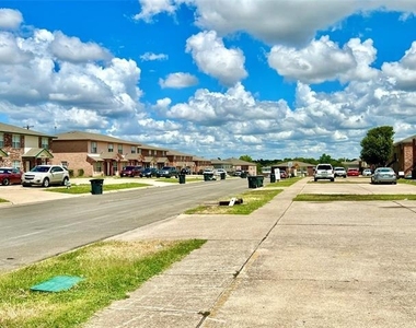 2800 Cantabrian Drive - Photo Thumbnail 2