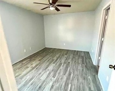 2800 Cantabrian Drive - Photo Thumbnail 9