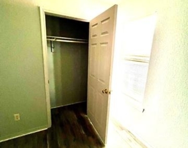 2800 Cantabrian Drive - Photo Thumbnail 10