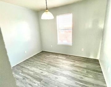 2800 Cantabrian Drive - Photo Thumbnail 5