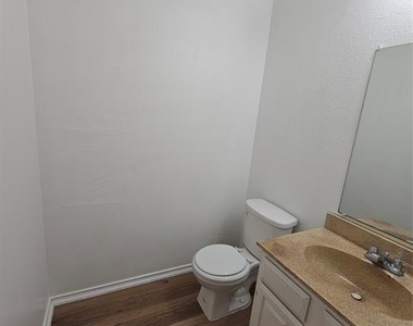 1400 Darr Street - Photo Thumbnail 9