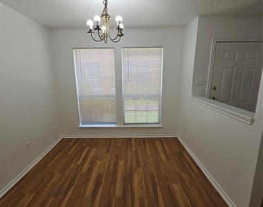 1400 Darr Street - Photo Thumbnail 5