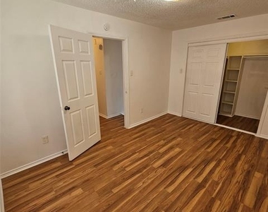 1400 Darr Street - Photo Thumbnail 14