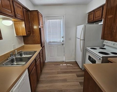 1400 Darr Street - Photo Thumbnail 4