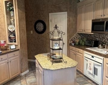1200 Western Ridge Drive - Photo Thumbnail 5