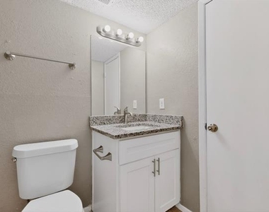 8024 Cambridge Circle - Photo Thumbnail 20