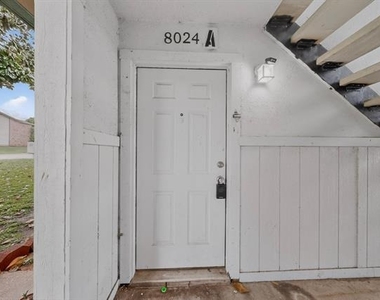 8024 Cambridge Circle - Photo Thumbnail 5