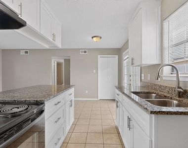 8024 Cambridge Circle - Photo Thumbnail 18