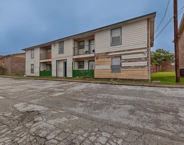 8024 Cambridge Circle - Photo Thumbnail 37