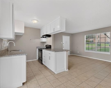 8024 Cambridge Circle - Photo Thumbnail 12