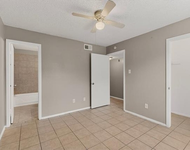 8024 Cambridge Circle - Photo Thumbnail 23