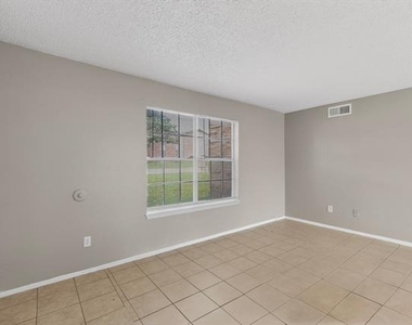 8024 Cambridge Circle - Photo Thumbnail 7