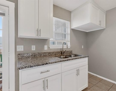 8024 Cambridge Circle - Photo Thumbnail 14