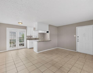 8024 Cambridge Circle - Photo Thumbnail 9