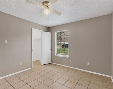 8024 Cambridge Circle - Photo Thumbnail 22