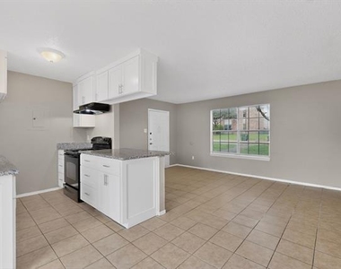8024 Cambridge Circle - Photo Thumbnail 10