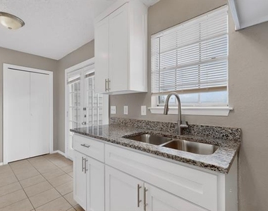 8024 Cambridge Circle - Photo Thumbnail 17