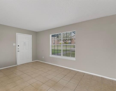 8024 Cambridge Circle - Photo Thumbnail 6