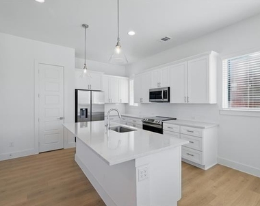 1741 W Cantey Street - Photo Thumbnail 2