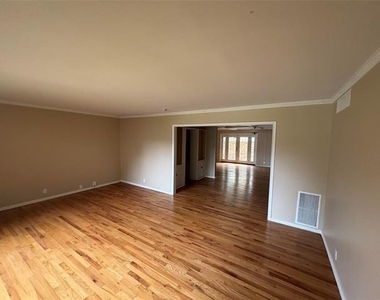 6127 Bandera Avenue - Photo Thumbnail 2