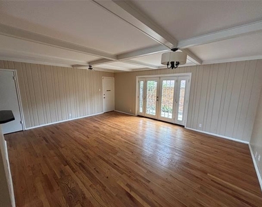 6127 Bandera Avenue - Photo Thumbnail 5