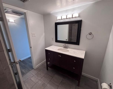 4300 Congress Avenue - Photo Thumbnail 7