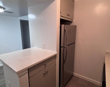 4300 Congress Avenue - Photo Thumbnail 5