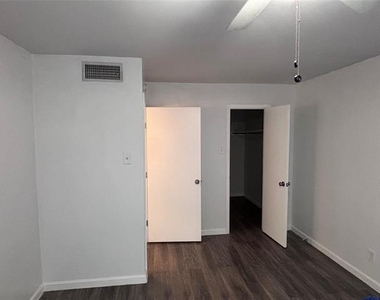 4300 Congress Avenue - Photo Thumbnail 9