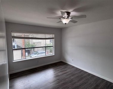 4300 Congress Avenue - Photo Thumbnail 8