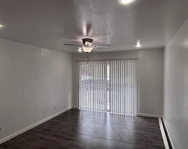 4300 Congress Avenue - Photo Thumbnail 1