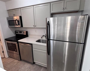 4300 Congress Avenue - Photo Thumbnail 7