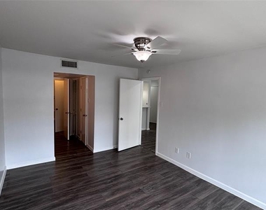4300 Congress Avenue - Photo Thumbnail 9