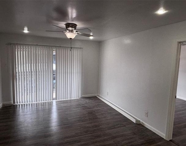 4300 Congress Avenue - Photo Thumbnail 2