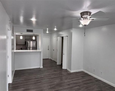 4300 Congress Avenue - Photo Thumbnail 3