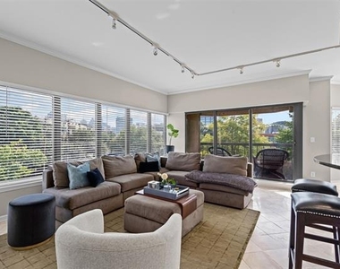 3030 Mckinney Avenue - Photo Thumbnail 2