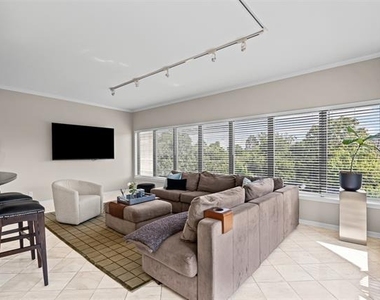 3030 Mckinney Avenue - Photo Thumbnail 1