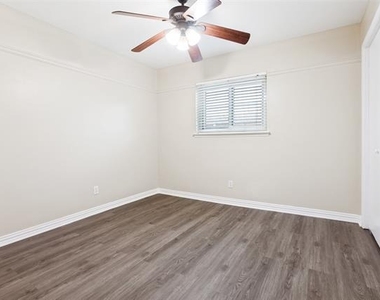 3401 High Plateau Drive - Photo Thumbnail 18