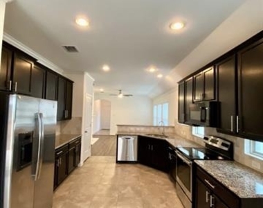 1801 Brownwood Boulevard - Photo Thumbnail 5