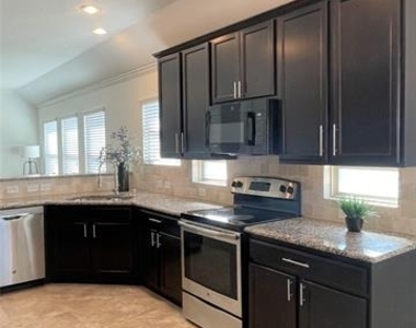 1801 Brownwood Boulevard - Photo Thumbnail 4