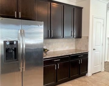 1801 Brownwood Boulevard - Photo Thumbnail 3