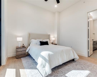 2929 Oak Lawn Avenue - Photo Thumbnail 11