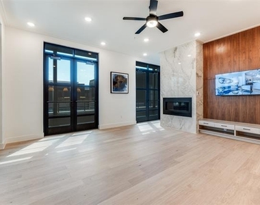 2929 Oak Lawn Avenue - Photo Thumbnail 4