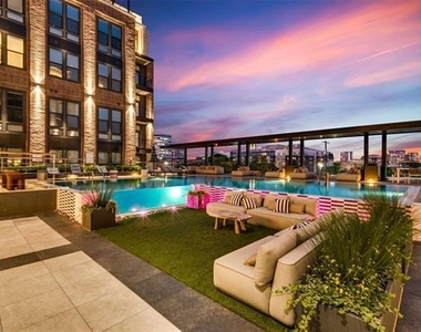 2929 Oak Lawn Avenue - Photo Thumbnail 24