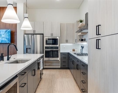 2929 Oak Lawn Avenue - Photo Thumbnail 8