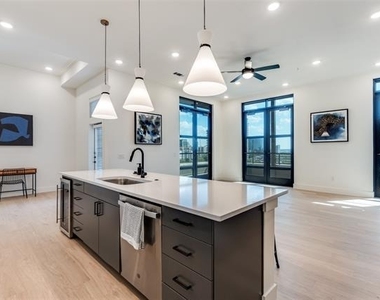 2929 Oak Lawn Avenue - Photo Thumbnail 2
