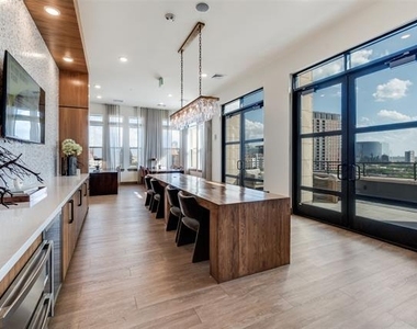 2929 Oak Lawn Avenue - Photo Thumbnail 19