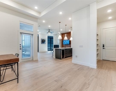 2929 Oak Lawn Avenue - Photo Thumbnail 9
